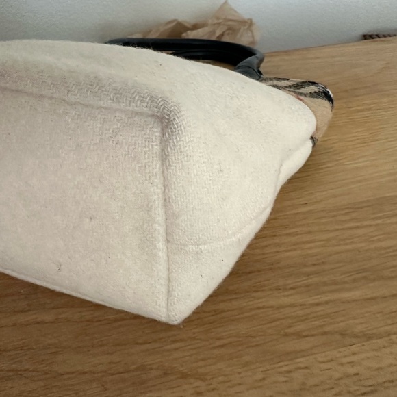 Burberry's Handbag - Picture 9 of 15